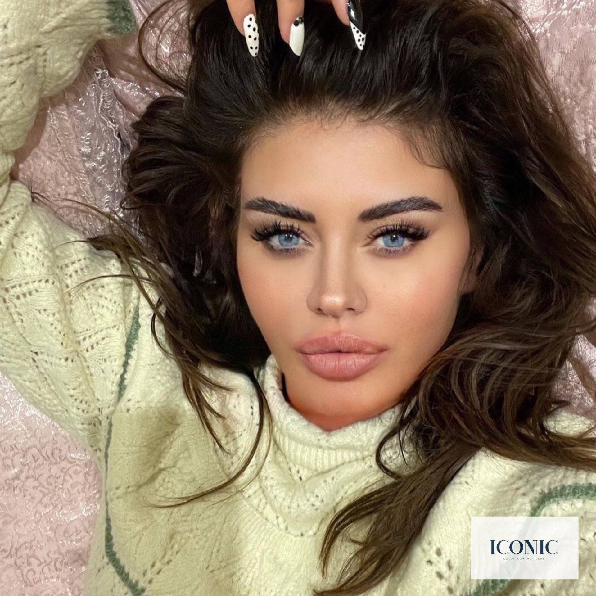 Iconic Aqua color contact lenses