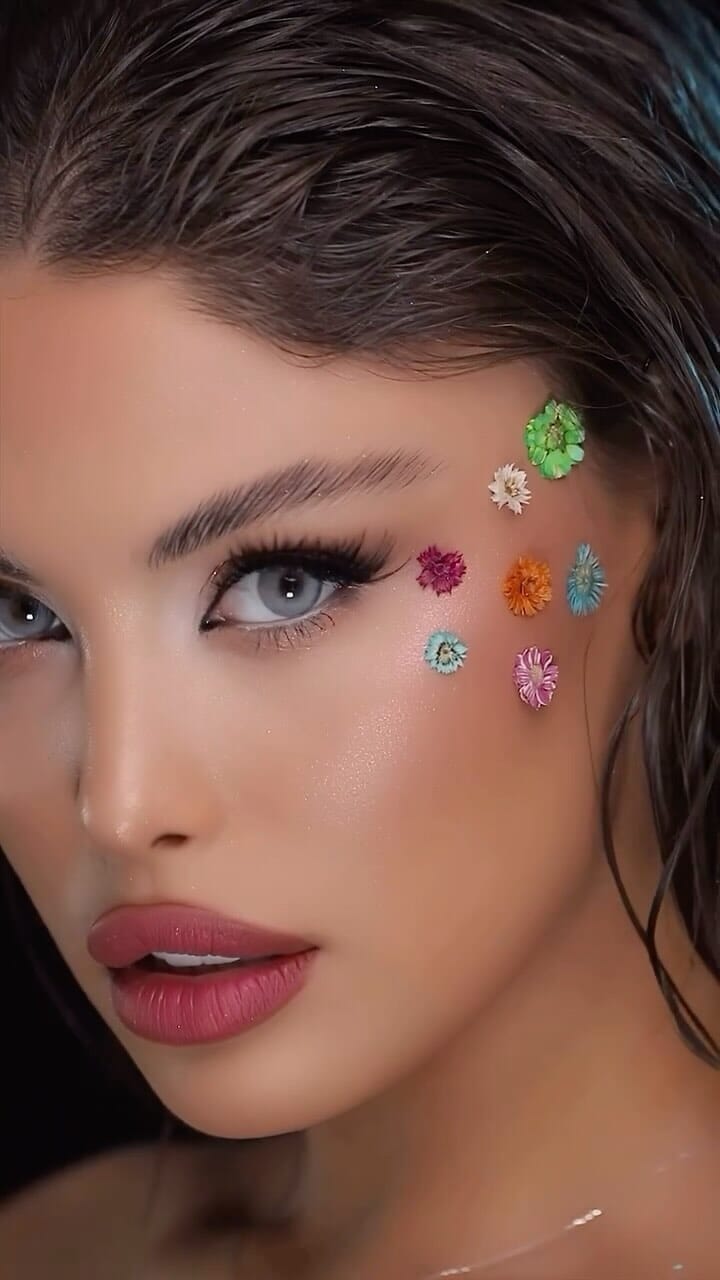 Medeo® Grey colored lenses on Light Brown eyes 