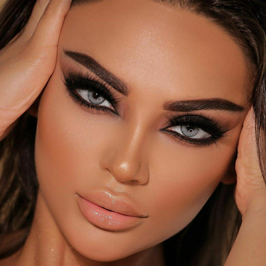 Medeo Ring Grey colored lenses on dark brown eyes 